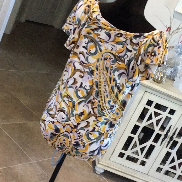 SoCa St. John flutter sleeve t, loose elastic bottom, size M - Picture 5 of 9